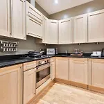 Elegant Victorian Flat Near Chelsea Embankment