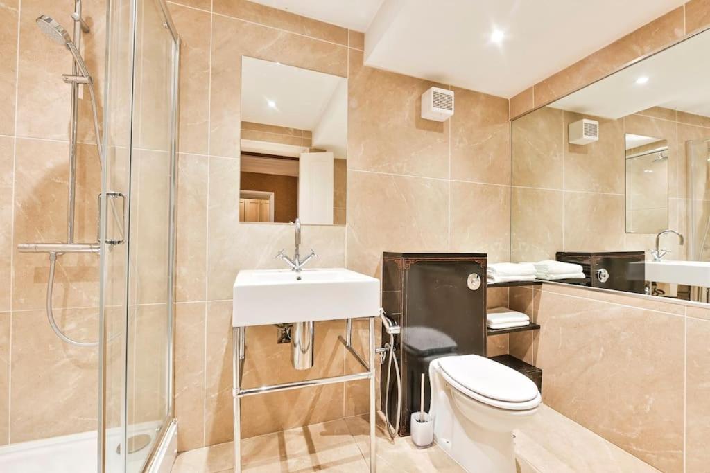 Elegant Victorian Flat Near Chelsea Embankment * London
