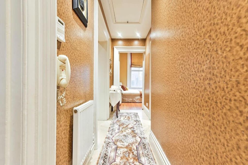 Elegant Victorian Flat Near Chelsea Embankment Apartment