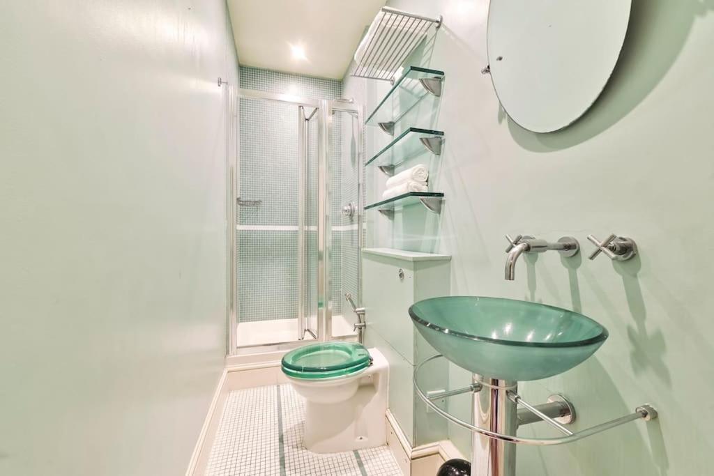 Elegant Victorian Flat Near Chelsea Embankment Apartment