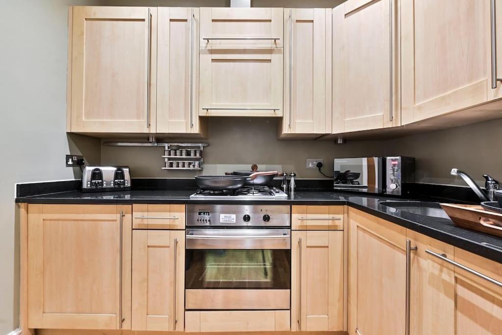 Elegant Victorian Flat Near Chelsea Embankment Apartment London