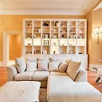 Elegant Victorian Flat Near Chelsea Embankment