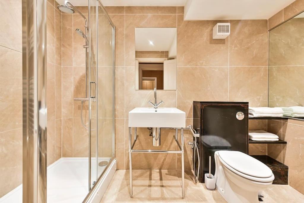 Elegant Victorian Flat Near Chelsea Embankment Appartamento *