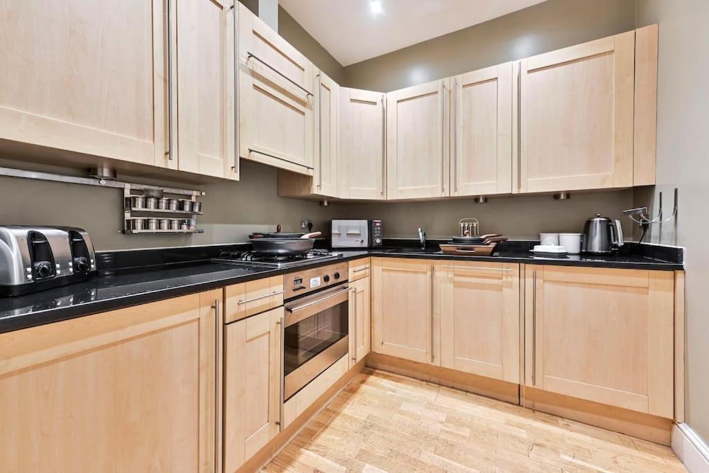 Elegant Victorian Flat Near Chelsea Embankment Appartamento *