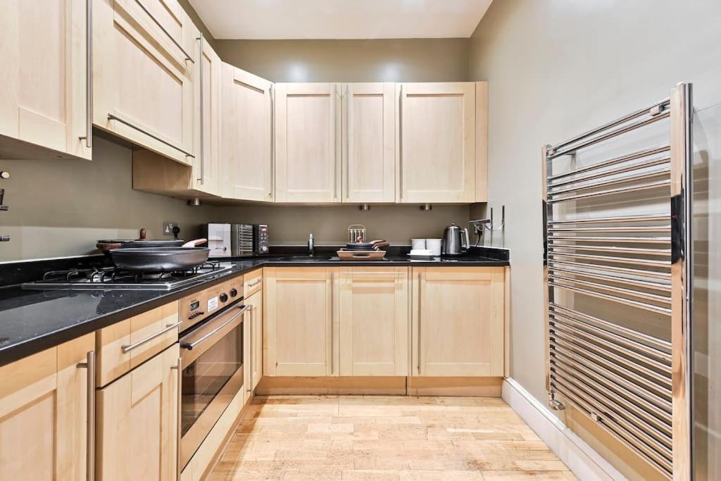 Elegant Victorian Flat Near Chelsea Embankment Appartamento Londra