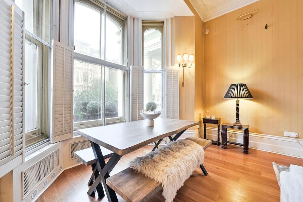 Elegant Victorian Flat Near Chelsea Embankment * Londra